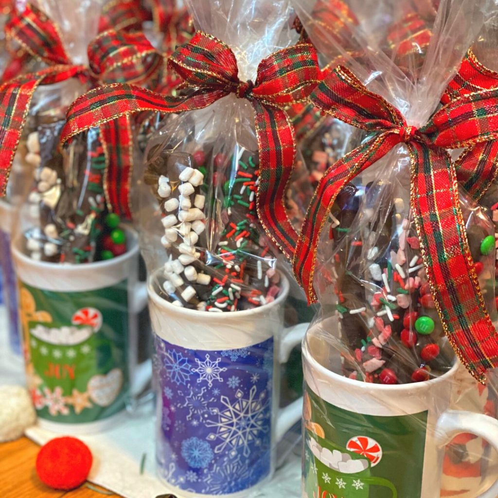 Featured image for the homemade chocolate pretzels Christmast gift post