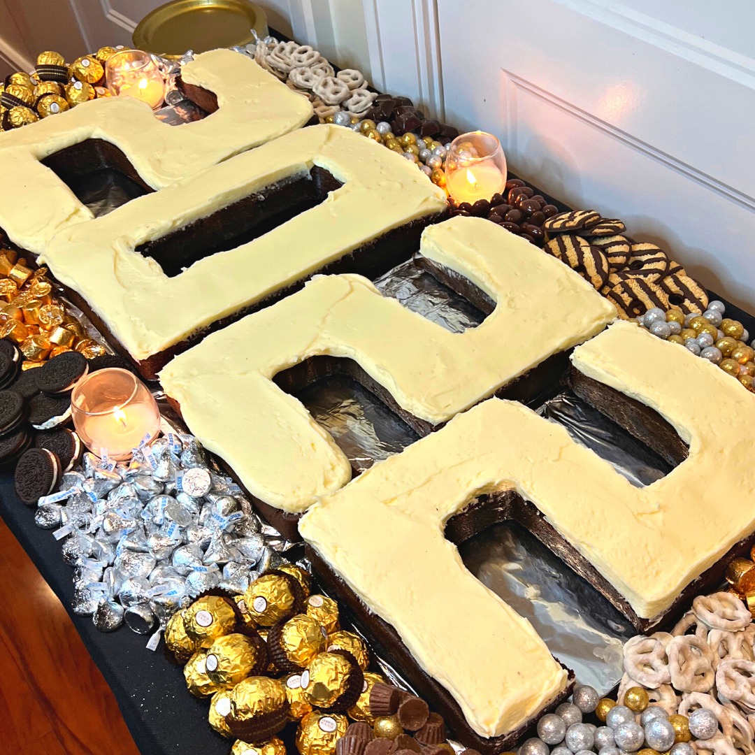 Featured Image of the New Year's Eve Dessert Table for 2022